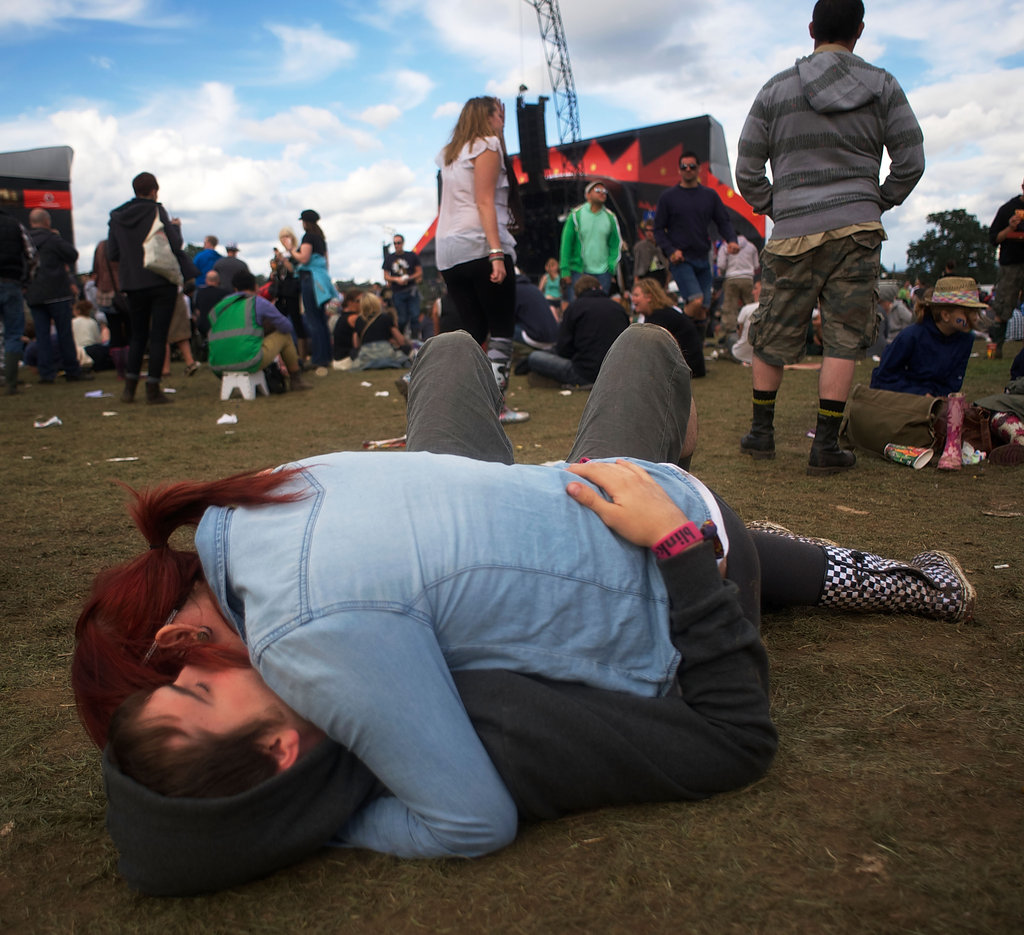 This pair didn't hold back at the Reading Festival in England.
