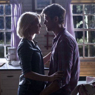 Interviews With Safe Haven's Julianne Hough and Josh Duhamel