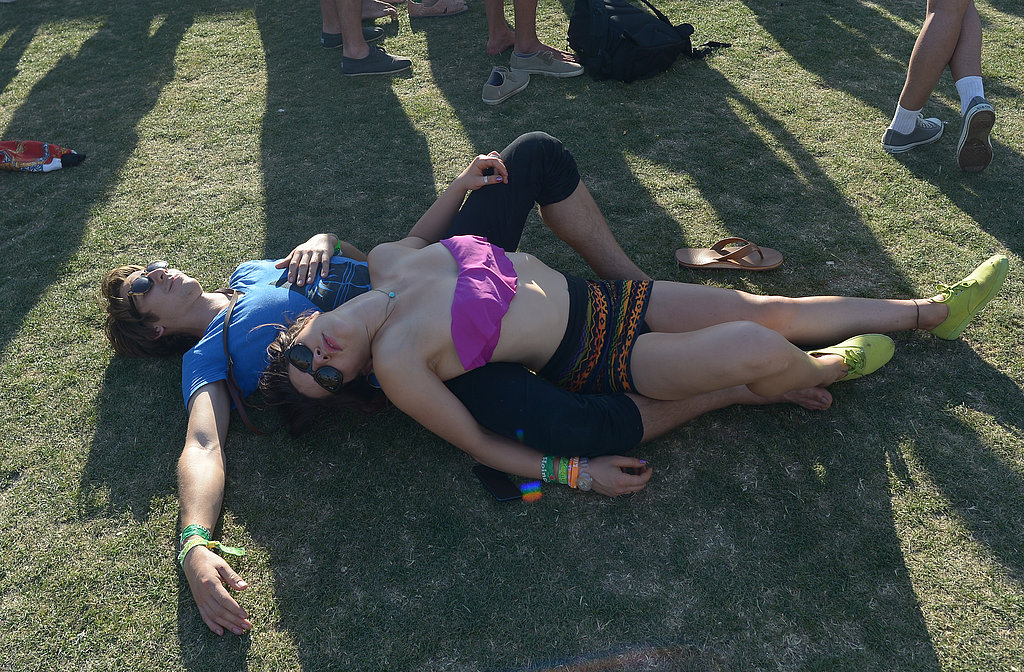 This Coachella pair relaxed together on the grass.
