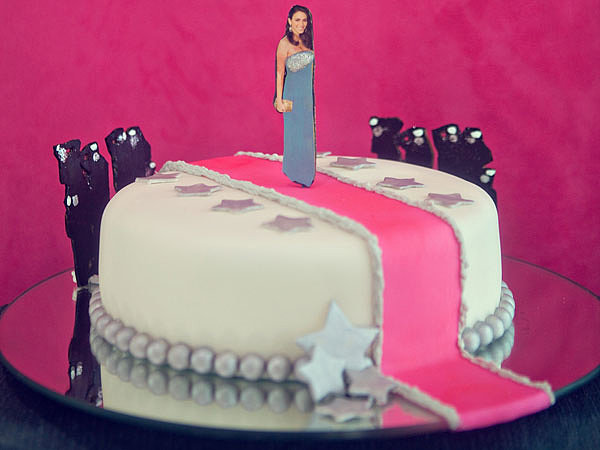 The star-adorned cake (by Gabriela Xacur of Gourmet Sweets) featured a cutout of the bride-to-be strutting her stuff on a pink carpet. Surrounded by paparazzi, naturally.
Photo by Serendipity Studios
