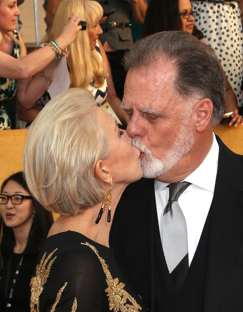 Helen Mirren gave her husband, Taylor Hackford, a kiss while walking the SAG Awards red carpet.
