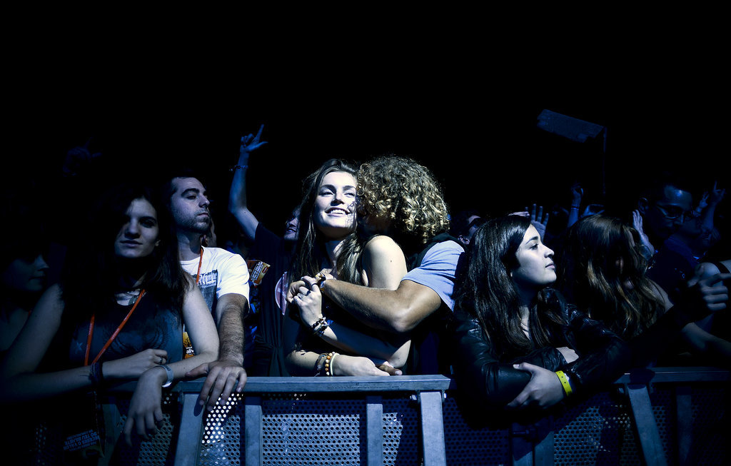 A couple kissed at a music festival in Portugal.
